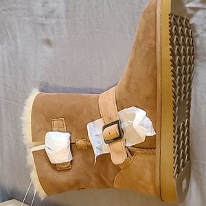Shearling boots